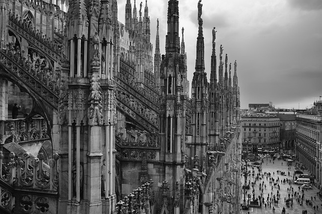 immagine stilizzata di specialisti didattici che collaborano online